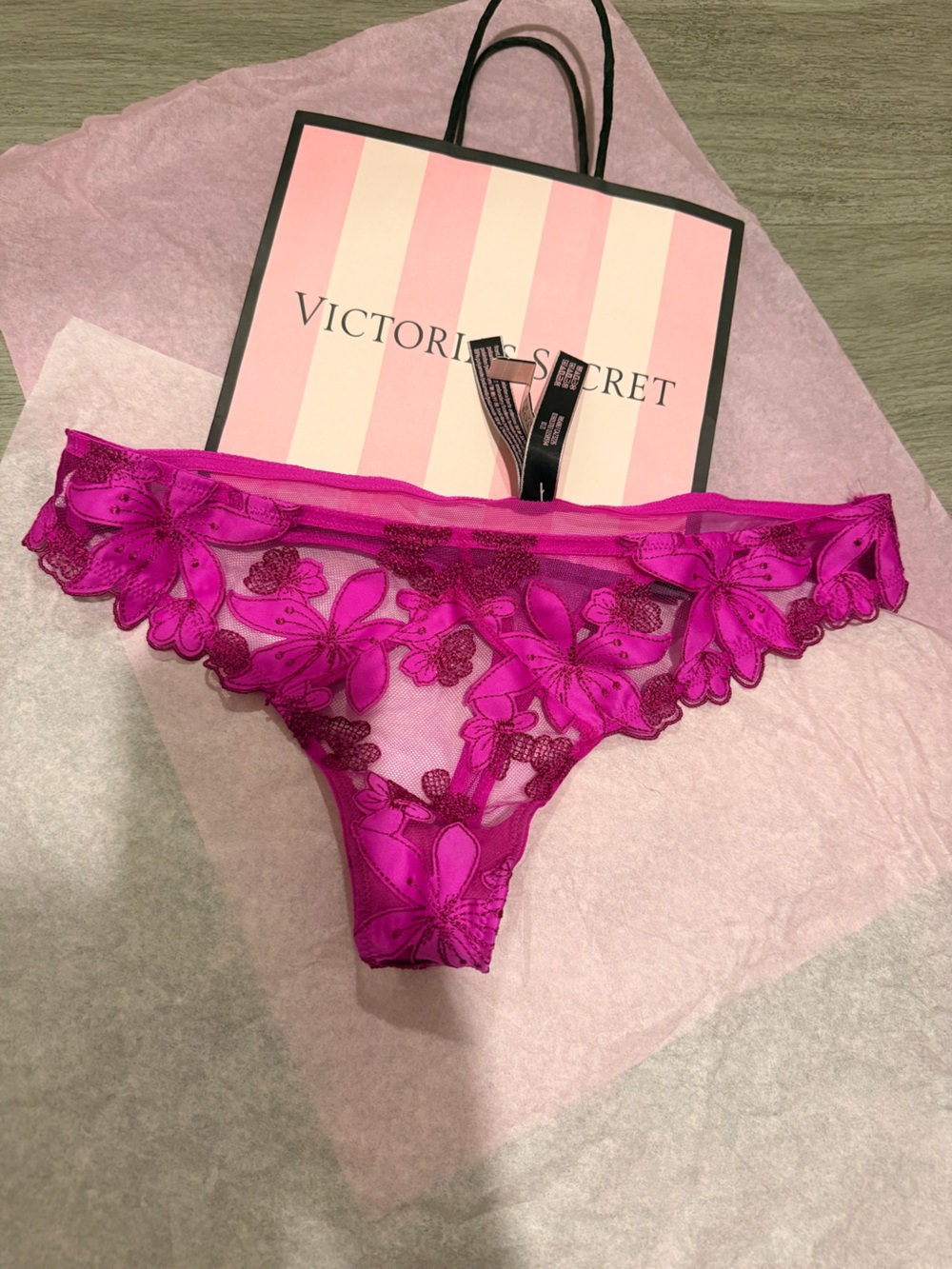 New Victoria’s Secret Very Sexy thong/string M